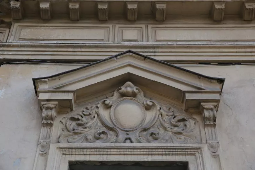 Cum va arăta o clădire modernă, de cinci etaje, construită pe Calea Victoriei, printre monumente istorice și clădiri de patrimoniu. Proiectul e în dezbatere publică