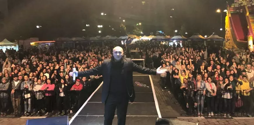 Panică în rândul vedetelor de la „Te cunosc de undeva”, după ce Marcel Pavel a fost depistat cu COVID-19, iar la filmări nu s-au purtat măști. Sediul Antena Stars, închis