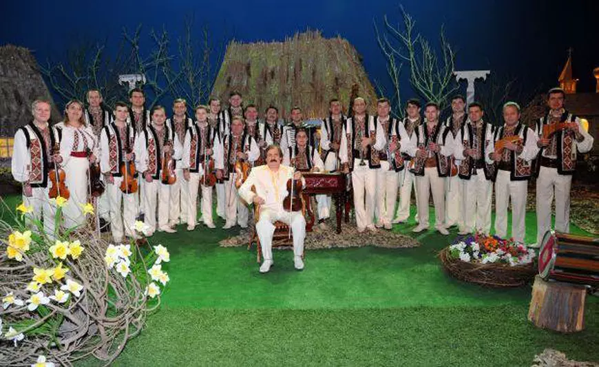 Nicolae Botgros recunoaște rigoarea sa de fier, dar care a făcut din Orchestra ”Lăutarii” reper de profesionalism. ”Punctualitatea este vitală”