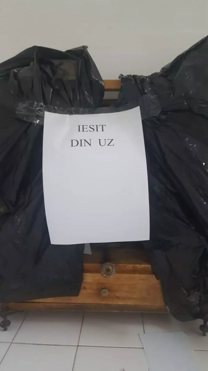 La Spitalul Municipal Câmpia Turzii, echipamentele de laborator ruginite sunt folosite zilnic, dar sunt ascunse la controale. O asistentă medicală a avut curajul să facă totul public
