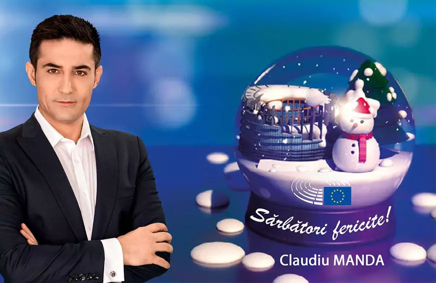 FOTO | Cum sărbătoresc politicienii Crăciunul. Imagini din faţa bradului sau alături de copii şi felicitări retuşate pe Facebook