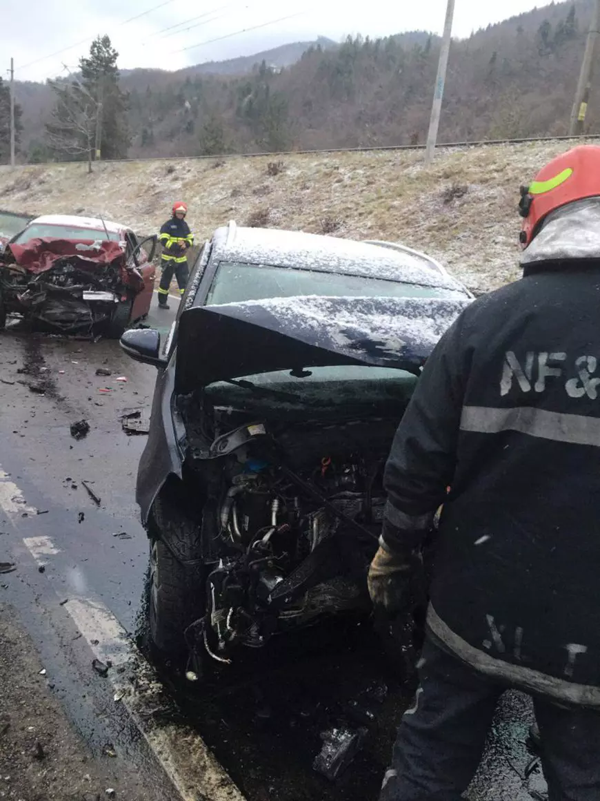 Dramă într-o familie din Bacău, înainte de Anul Nou. O tânără mamă și fiul ei de 5 ani au murit într-un accident violent în drum spre biserică