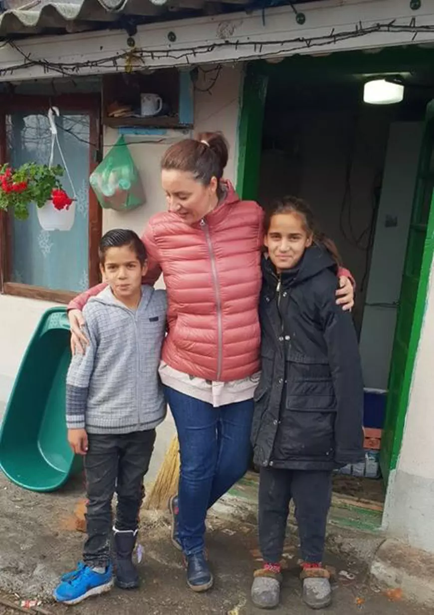 Caravană umanitară spre Alunișu. Ajutor pentru copiii rămași fără tată de Crăciun