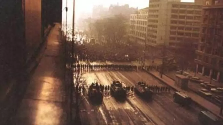 La Universitate s-a scandat din nou „Libertate”! Baricada de la Intercontinental, reconstituită la 30 de ani de la Revoluție