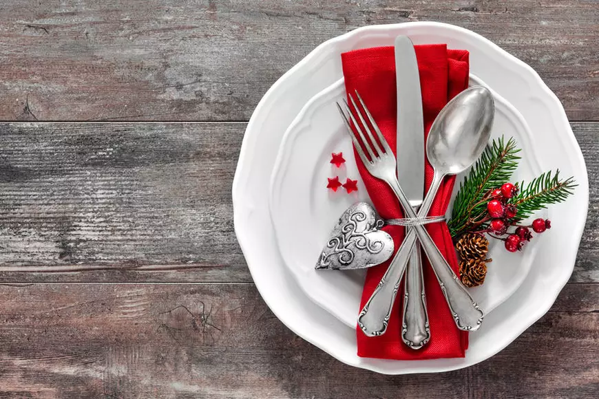 Cum așezi vesela pe masa de sărbători