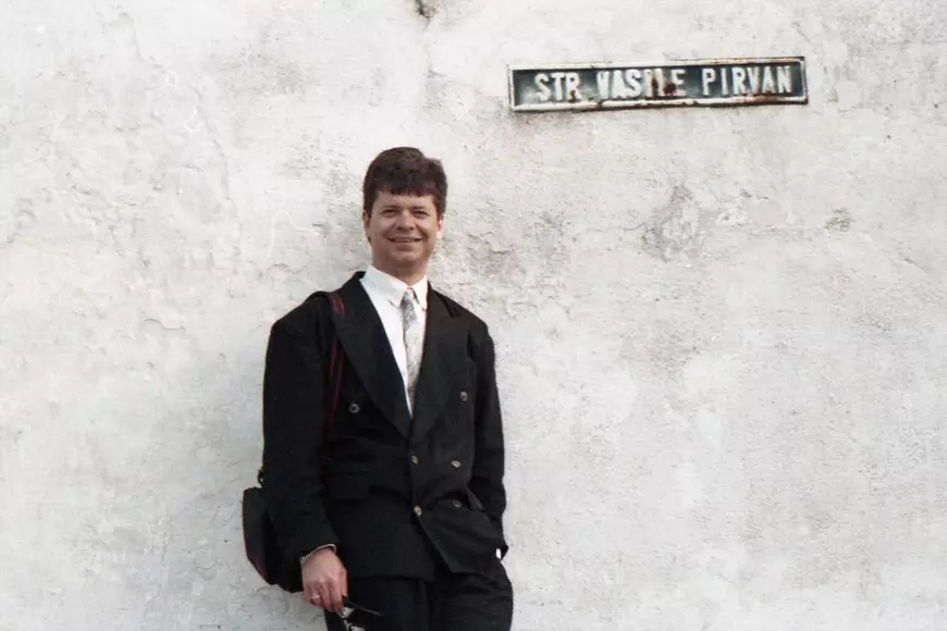 Cum s-a văzut Revoluţia în 1989 la jurnalele de ştiri din SUA: povestea americanului cu o logodnică în România, în spatele Cortinei de Fier