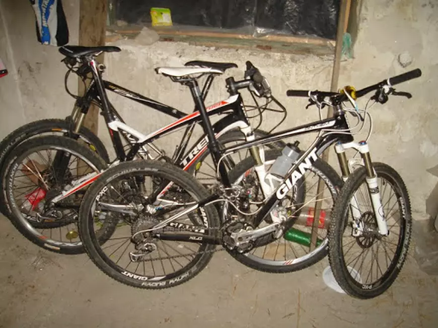 Mafia din munți. Cum s-a pierdut ”din pix” o cabană istorică din Făgăraș. ”Pot s-o și dărâme dacă vor, că în acte nu mai există”