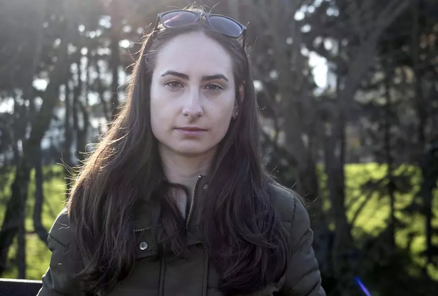 Cum a crescut Georgiana, fata victimei de la Perla, cu gândul că asasinul mamei ei va scăpa din închisoare. El beneficiază de recursul compensatoriu! „Sistemul e mai orientat către criminali…”