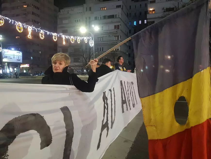 La Universitate s-a scandat din nou „Libertate”! Baricada de la Intercontinental, reconstituită la 30 de ani de la Revoluție