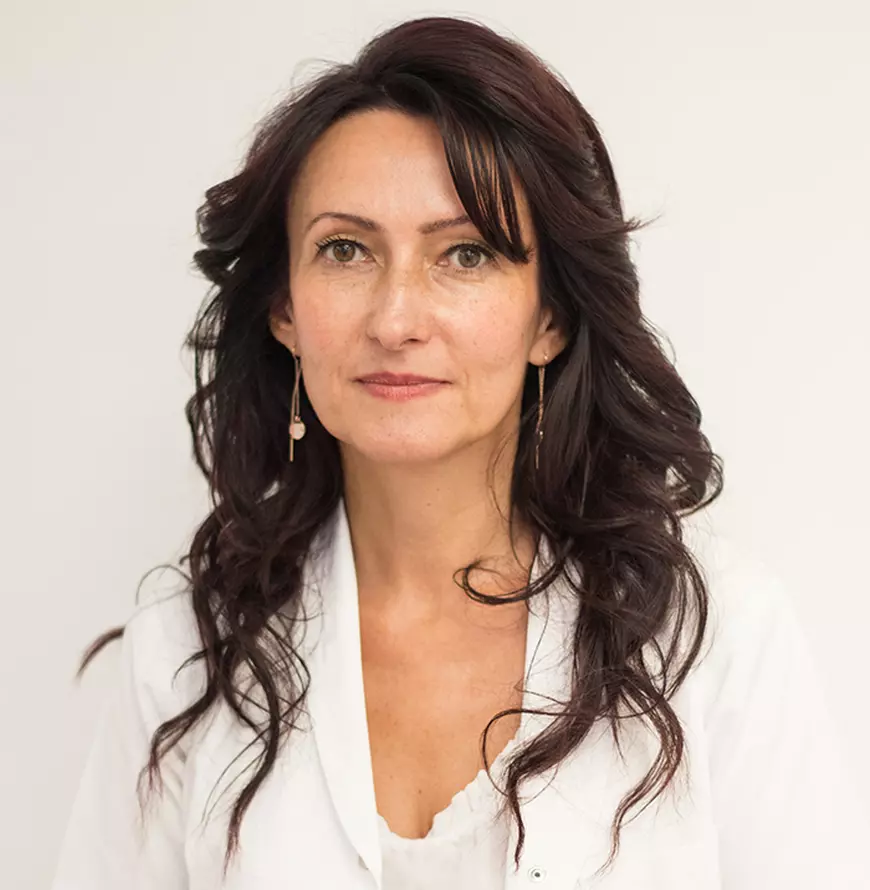 Ileana Văcăroiu, șefa secției de nefrologie de la ”Sf. Ioan”, spune că profesorul pe fals Checheriță trage sforile astfel încât ”7 rezidenți din 24 au ajuns să umilească medici!”