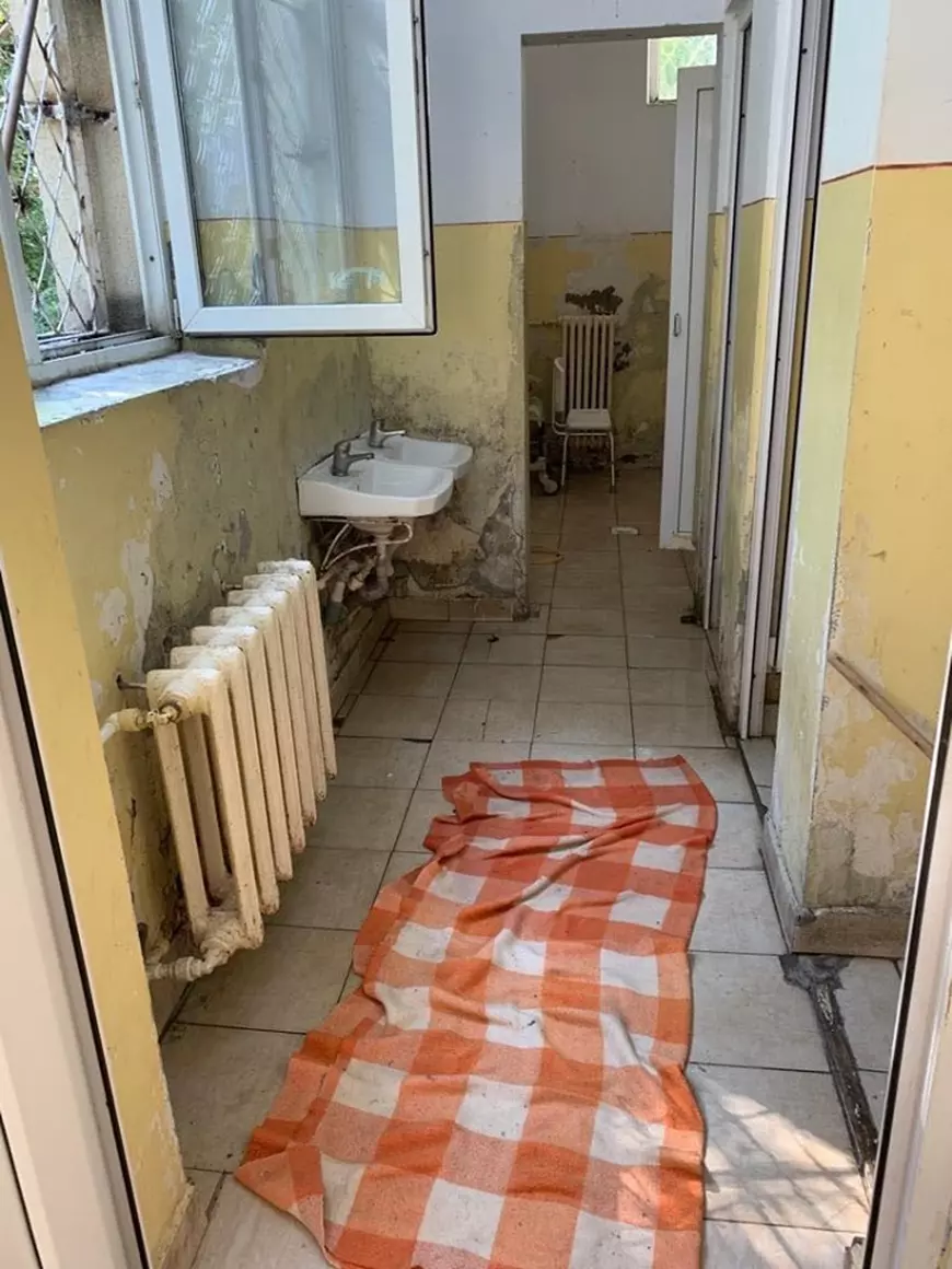 Avocatul Poporului: Saloane supraaglomerate, mizerie și mâncare servită pe hol la Spitalul de Psihiatrie Palazu Mare din Constanța