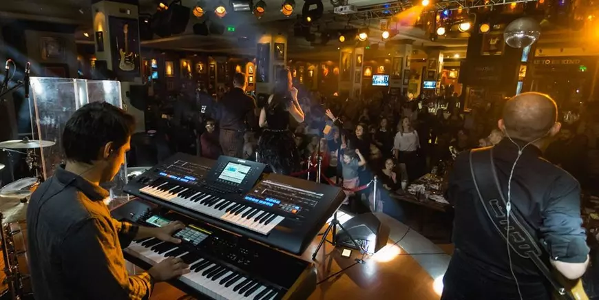 Moment emoționant la concert Akcent! David, băiatul Ancăi Serea, a urcat pe scenă lângă Adi Sînă: «Te iubesc mult, tati!»