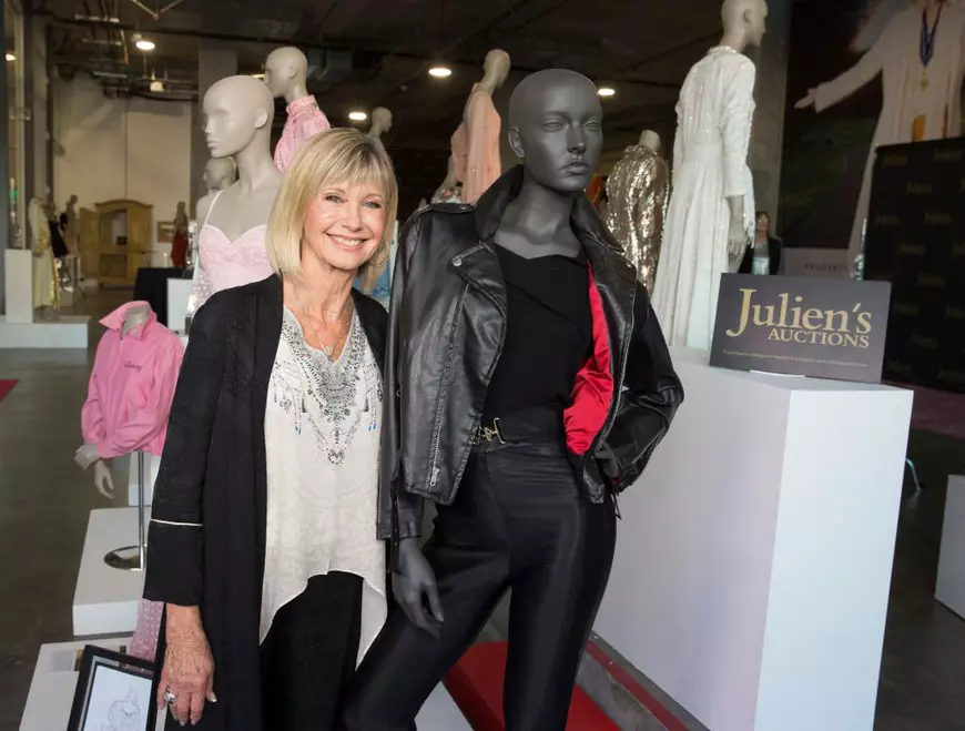 Surpriza de care a avut parte Olivia Newton-John. A primit înapoi costumul din filmul "Grease", vândut în scopuri caritabile