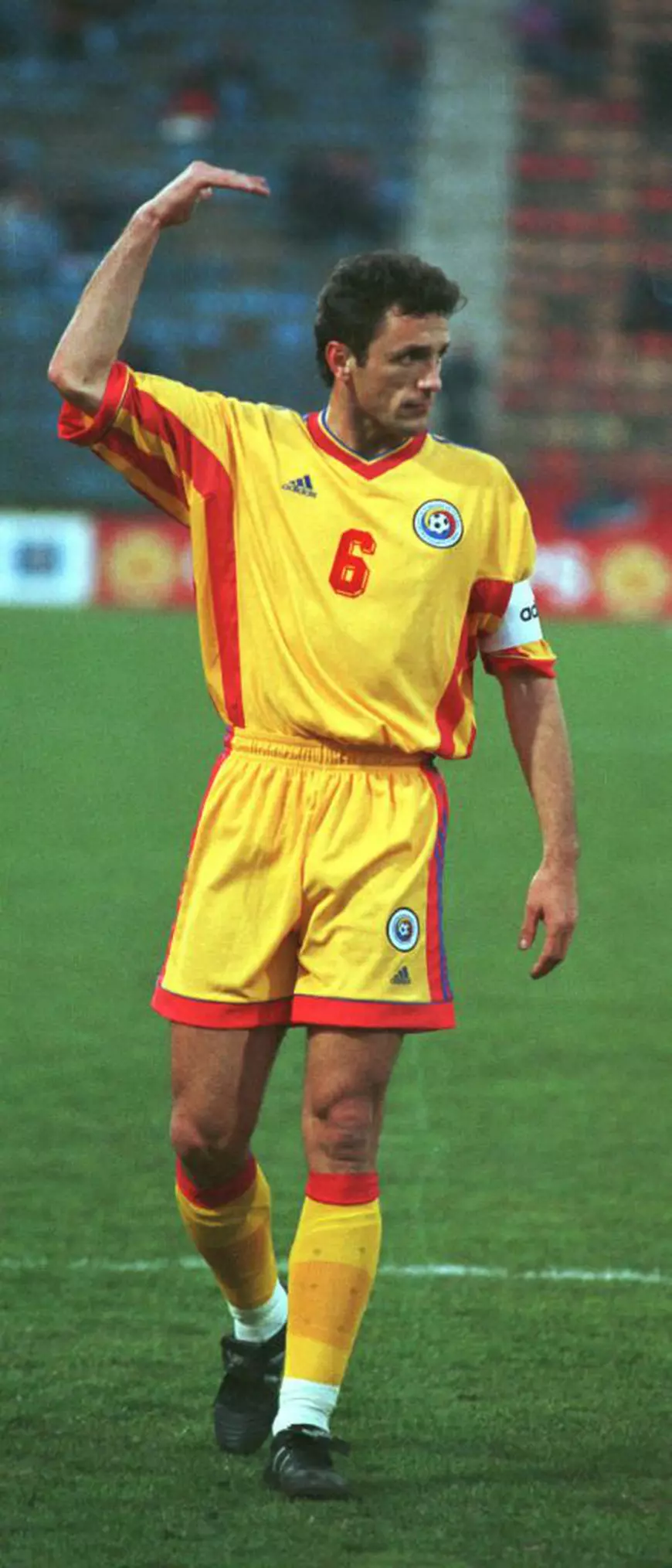 Stadionul din Calafat pe care s-a lansat Gică Popescu a ajuns o ruină! Clubul, prins la mijloc în disputele dintre primar și consilierii locali