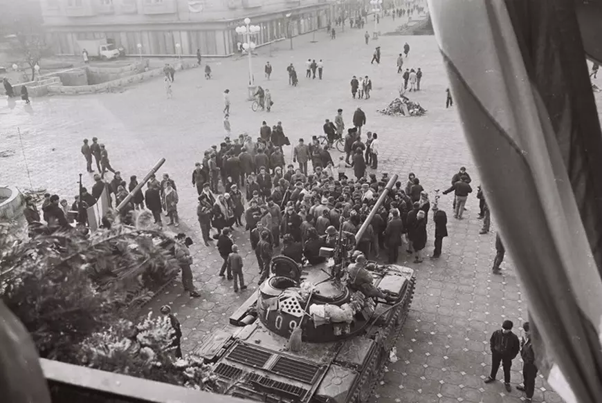 Tancuri au fost trimise pe 17 decembrie 1989 pe străzile din Timișoara pentru a-i dispersa pe manifestanți / foto: Opinia Timișoarei