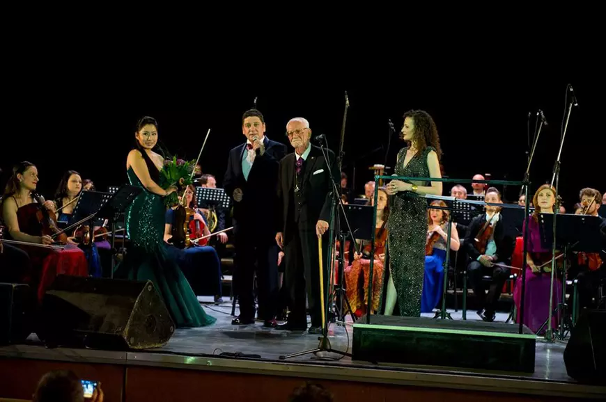 Academicianul Constantin Bălăceanu-Stolnici, la un concert folk, la 96 de ani