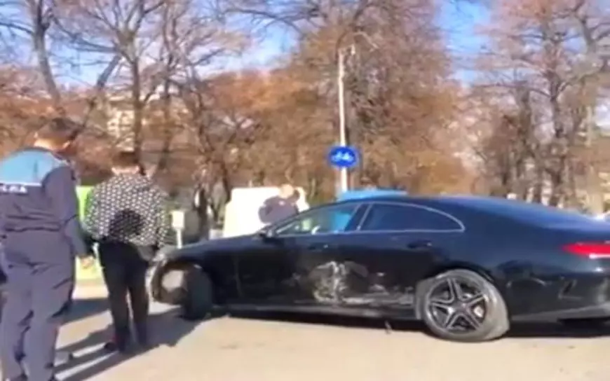 Vloggerul Selly a făcut accident, la doar o lună de când și-a luat permisul! Și-a făcut praf bolidul de 70.000 de euro