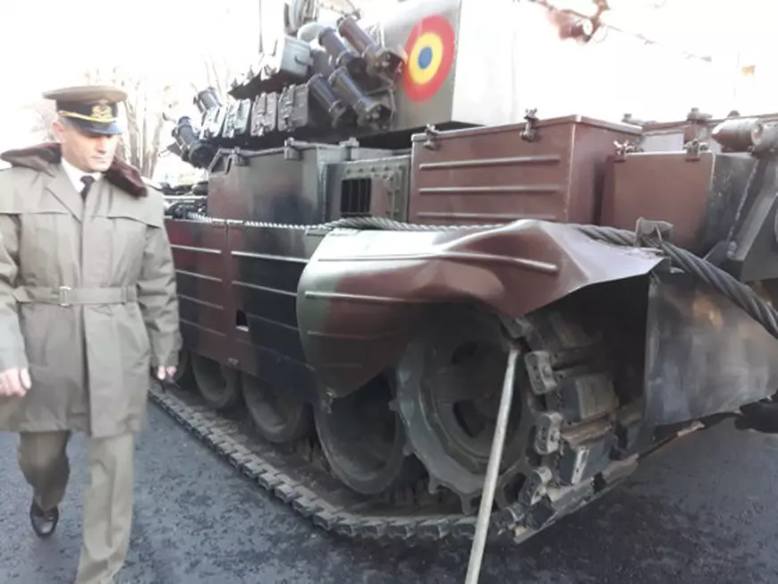 Un tanc s-a defectat la parada de Ziua Națională din Galați și a blocat circulația în centrul orașului