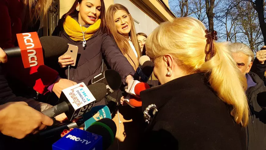 Reacția Vioricăi Dăncilă, după ce a renunțat la coc. Ce promisiune a făcut fostul premier al României