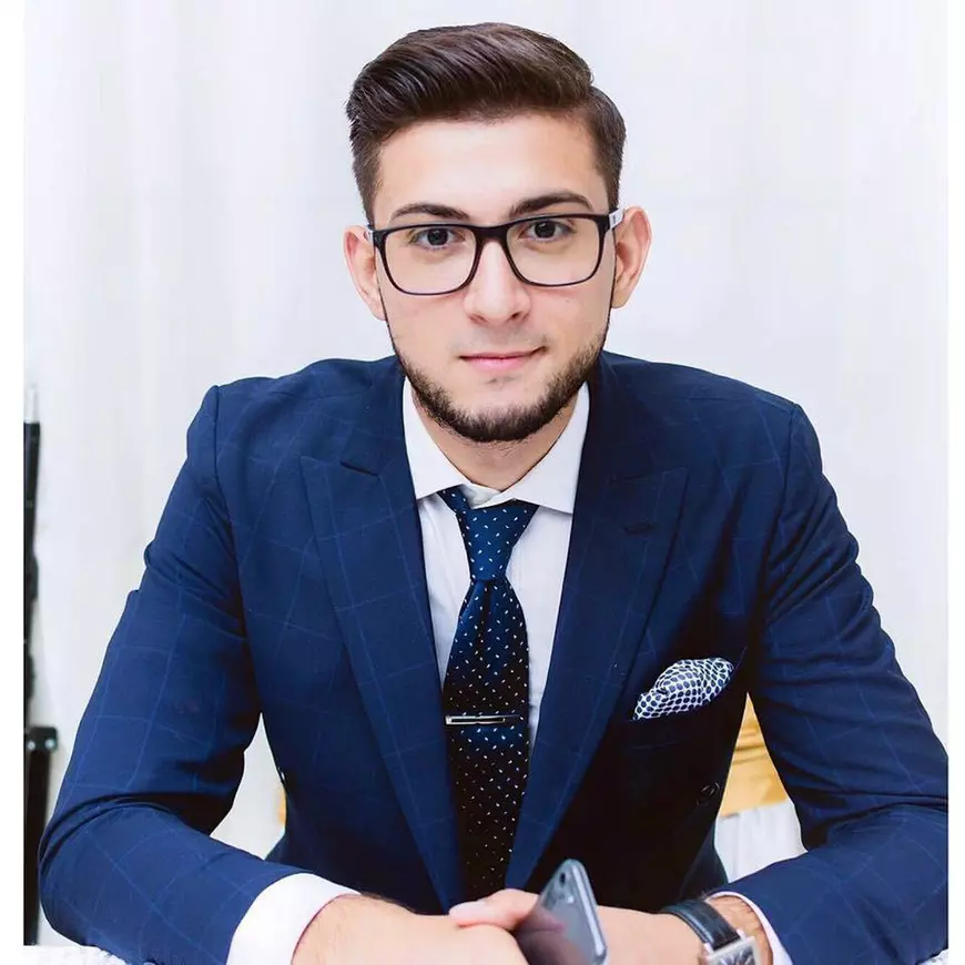 Un tânăr de 23 de ani vrea să dea lovitura în agroturism. Îi cazează pe turiști în butoaie de lemn: "M-am gândit să fac ceva unic în România"