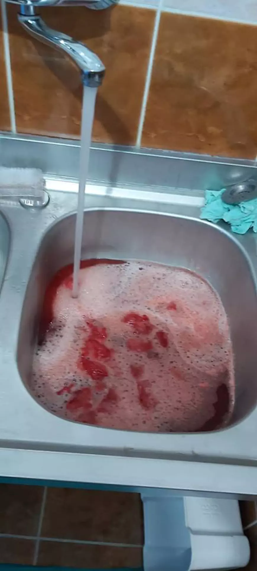 Emanuel Ungureanu acuză că sute de spitale din România aruncă sângele contaminat în chiuvete şi la WC: "Pericolul pentru sănătate e uriaș!"