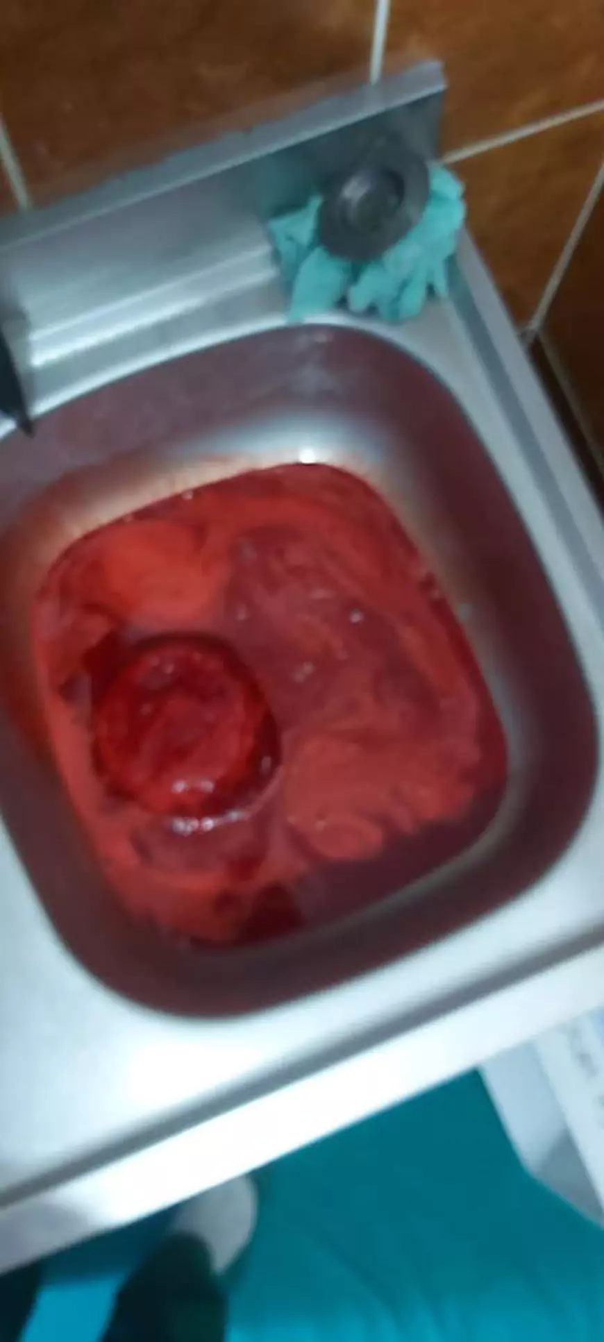 Emanuel Ungureanu acuză că sute de spitale din România aruncă sângele contaminat în chiuvete şi la WC: "Pericolul pentru sănătate e uriaș!"