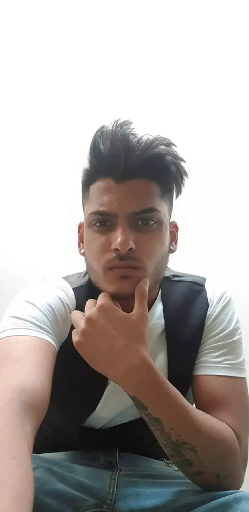 Marius Păun a pus versurile lui Eminescu pe ritm de hip-hop. Selfie cu Marius Păun ADIN