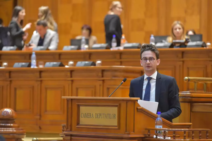 ”Joaca de-a Parlamentul trebuie să se oprească”, acuză deputatul Iulian Bulai. Cât au stat aleșii în sală