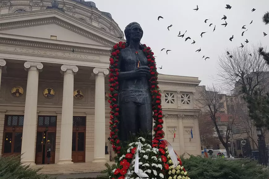 De la Obor la Ateneu, toți românii știu măcar un vers din Eminescu. Poetul național, omagiat pe stradă