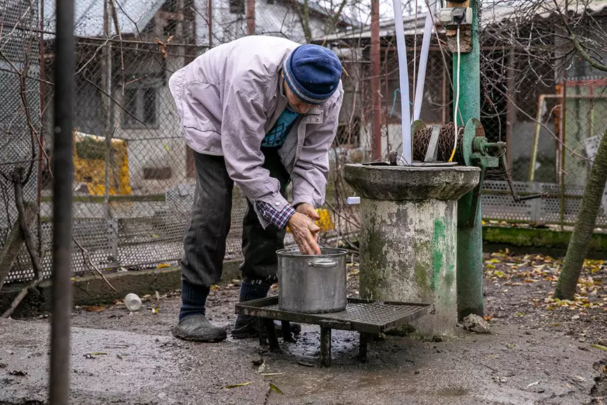 Birdman din Cojasca. Povestea amară a bătrânului renegat de tot satul, care s-a împrietenit cu porumbeii