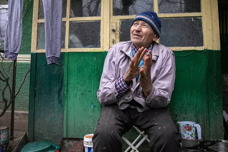 Birdman din Cojasca. Povestea amară a bătrânului renegat de tot satul, care s-a împrietenit cu porumbeii