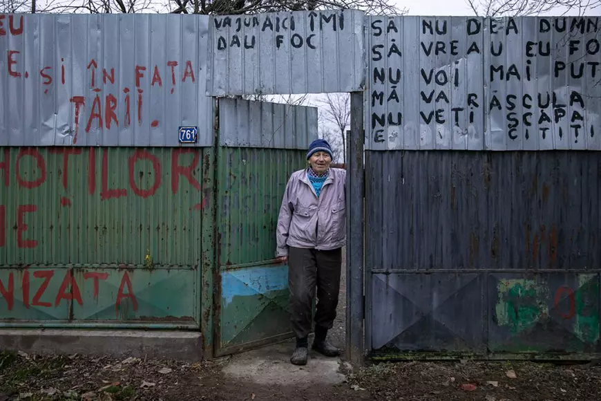 Birdman din Cojasca. Povestea amară a bătrânului renegat de tot satul, care s-a împrietenit cu porumbeii