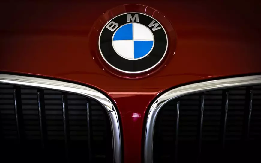 Companii despre care nu știai că au făcut așa ceva: avioane cu motoare Dacia, tractoare Lamborghini sau tancuri Renault!