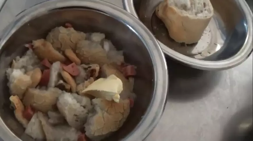 Pacienții unui centru psihiatric din Călărași, hrăniți cu pâine înmuiată în apă. Oficial: ”Dacă nu aș avea discernământ, aș mânca și eu”