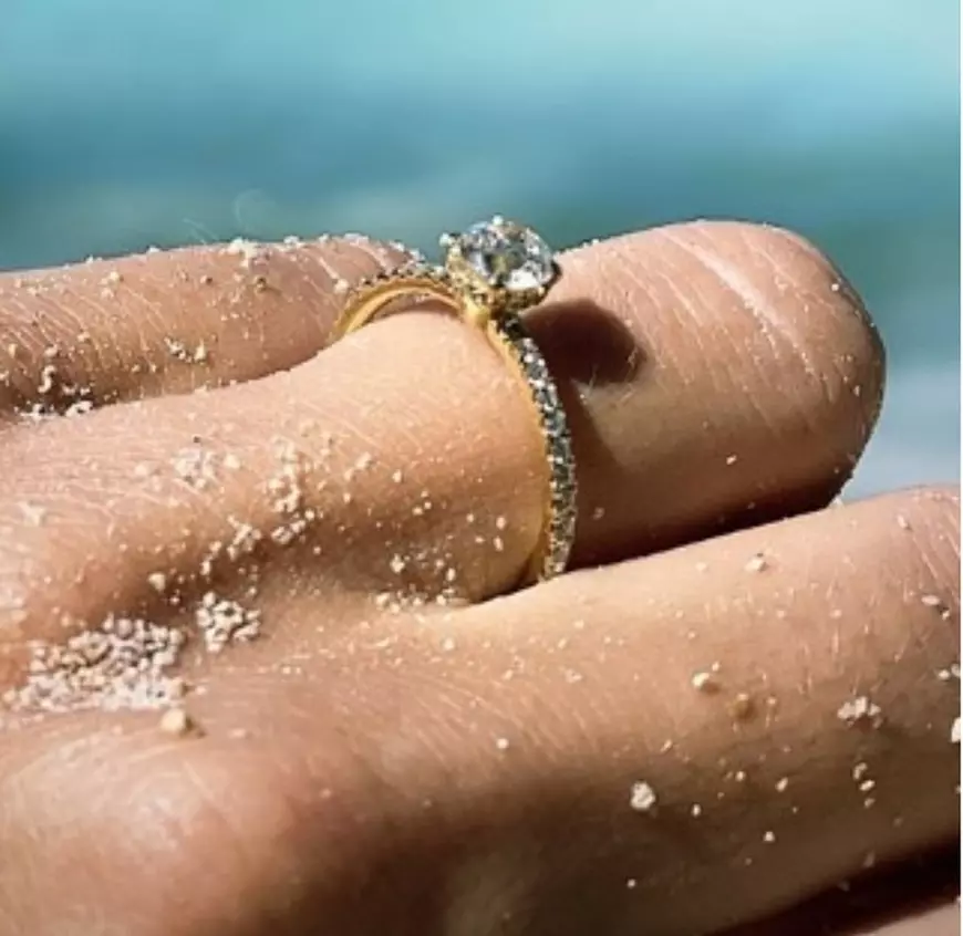 Dani Oțil și-a cerut iubita în căsătorie. Cum arată inelul primit de Gabriela Prisăcariu