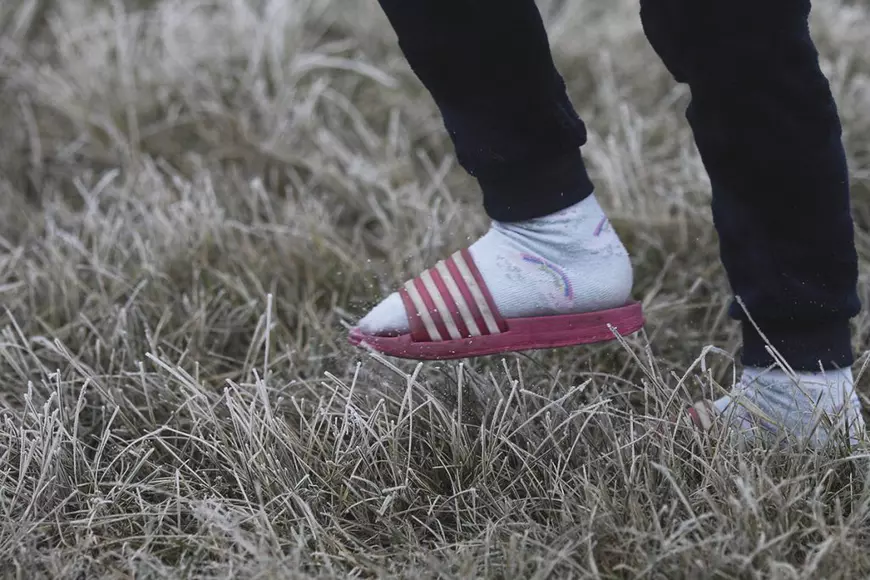 Ministrul Educației, vizită neanunțată la trei școli din Ialomița - elevii merg in papuci la toaleta