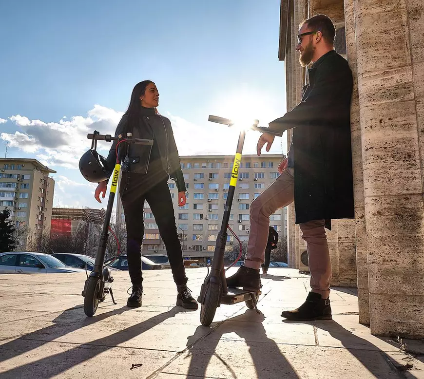 Bucureștenii prind viteză pe două roți! Peste 500.000 de curse, în aproape un an de când au apărut în Capitală trotinete electrice de închiriat