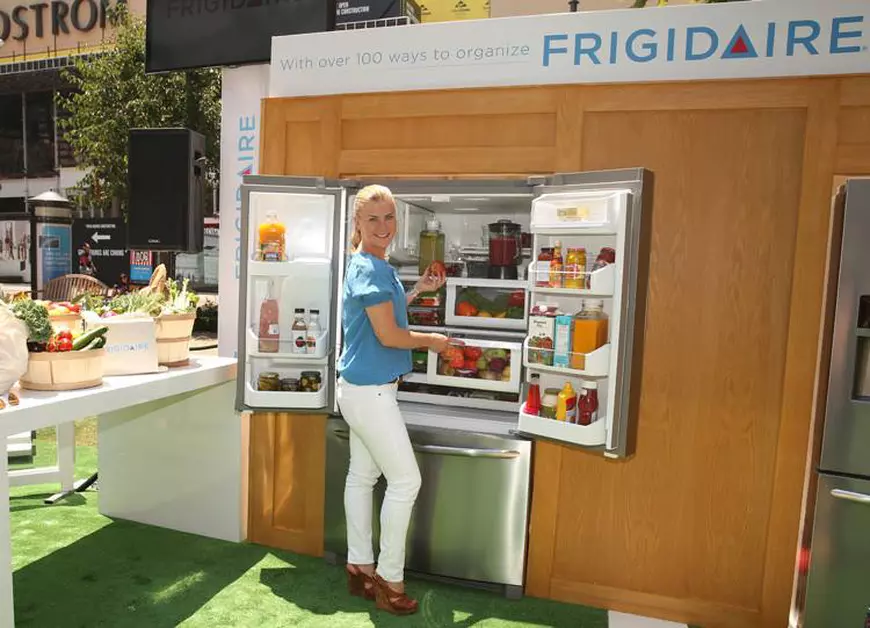 Companii despre care nu știai că au făcut așa ceva: avioane cu motoare Dacia, tractoare Lamborghini sau tancuri Renault!