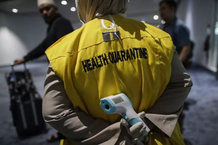 Cât de eficiente sunt măștile împotriva coronavirusului și cât pot reduce scannerele din aeroporturi răspândirea virusului