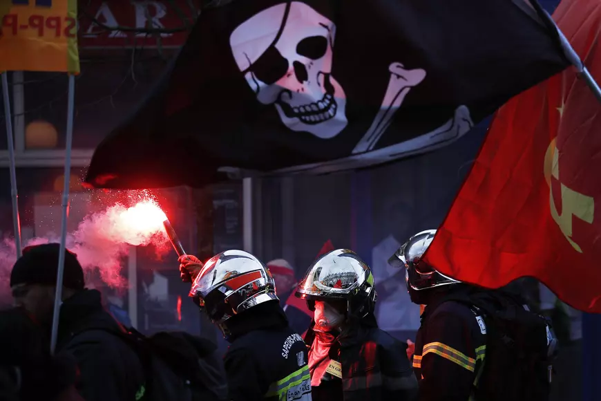 Democrația a căzut în dizgrație. Un amplu studiu Cambridge arată de ce oamenii nu mai cred în acest regim politic