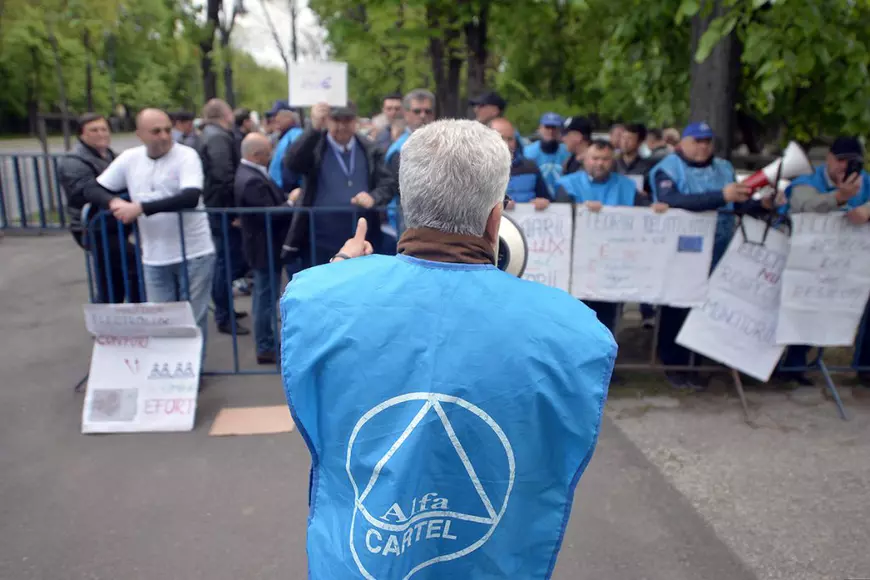 Trecerea contribuțiilor la angajați, pe masa Curții Constituționale. Sindicatele: ”Vom cere desființarea sistemului public de pensii!”