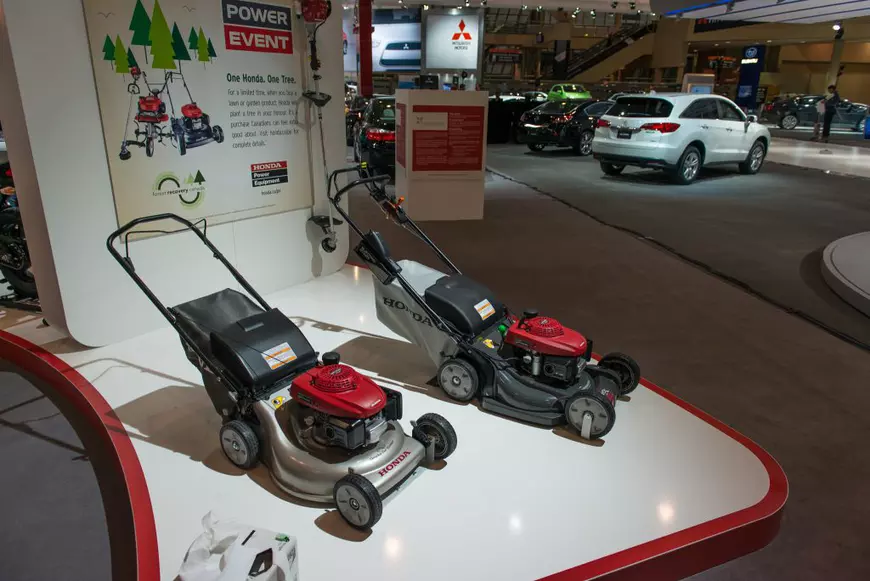 Companii despre care nu știai că au făcut așa ceva: avioane cu motoare Dacia, tractoare Lamborghini sau tancuri Renault!