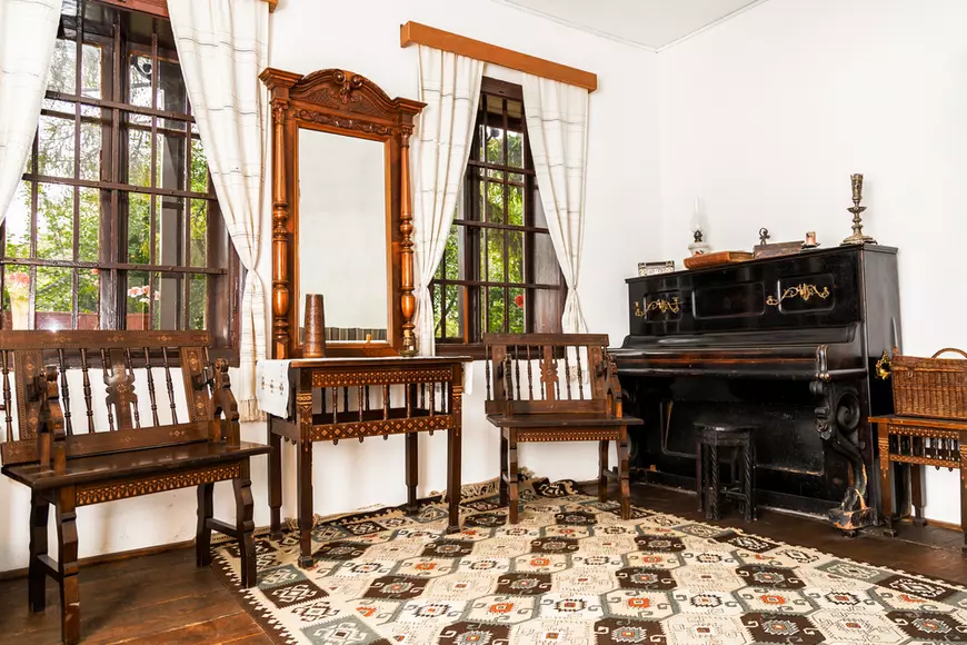 Interiorul casei memoriale Mihai Eminescu - sat Ipotești