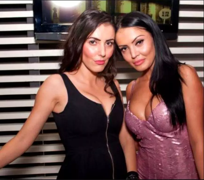 Andreea Mantea are mii de prieteni virtuali, dar în realitate preferă singurătatea. Duce o viață retrasă în Turcia
