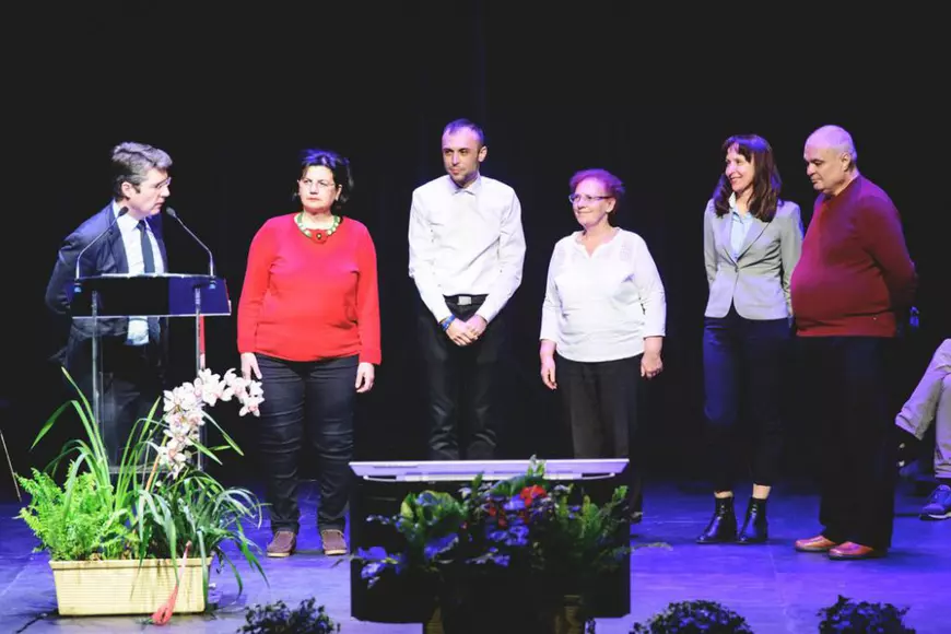 Oferta unei comune din Franța pentru medicii români: primă de instalare de mii de euro și un salariu mult peste nivelul din România