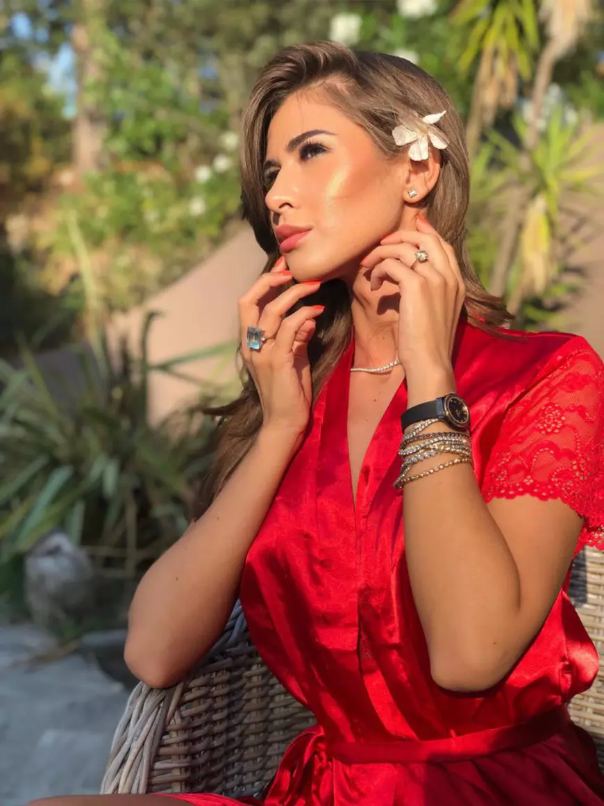 La soare te poț uita, dar la inelul ei, ba! Cristina Dorobanțu are inel cu diamant precum al prințesei Diana