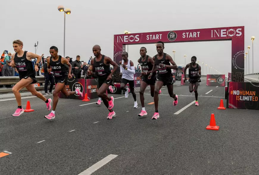 Personajul din spatele atletului kenyan care a încheiat primul maraton în mai puțin de două ore. Am vorbit cu neamțul Helmut Winter, supranumit “profesorul maratoanelor”
