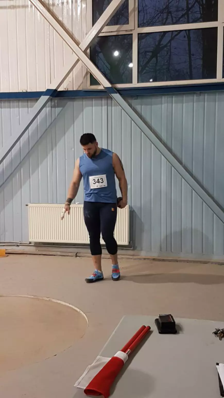 Un pompier face senzație în atletism! ﻿Angajat la ISU București Ilfov timp de doi ani, Răzvan Roman s-a luptat să stingă incendiile, iar acum este cel mai bun din România la decatlon