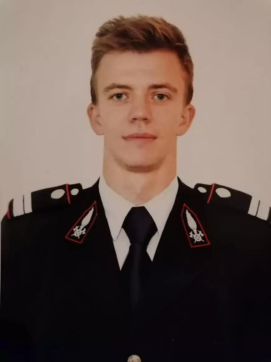 Un pompier face senzație în atletism! ﻿Angajat la ISU București Ilfov timp de doi ani, Răzvan Roman s-a luptat să stingă incendiile, iar acum este cel mai bun din România la decatlon