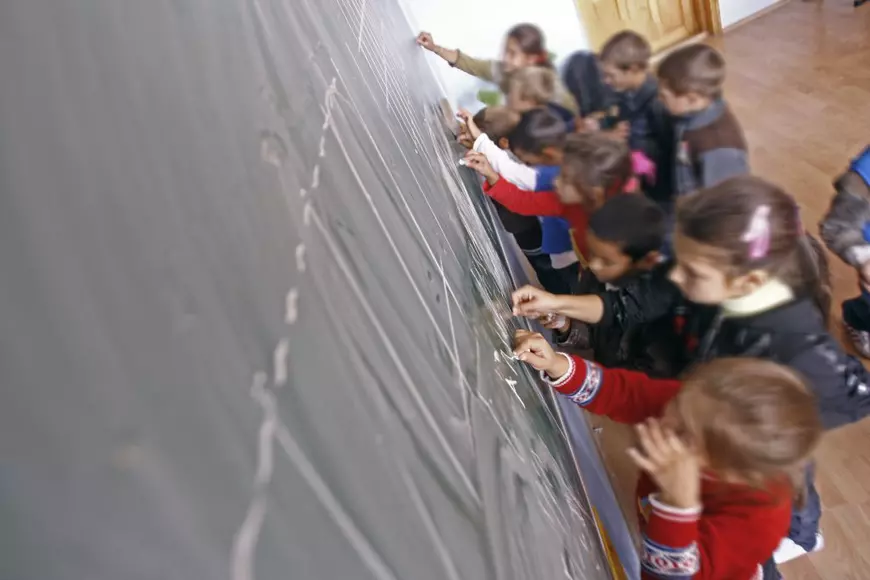 Mărturiile unui specialist în educație: există școli în România în care copiii cer să fie bătuți ca să poată citi mai repede!﻿